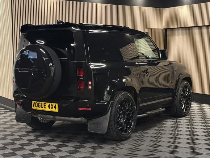 2025 Land Rover Defender 90