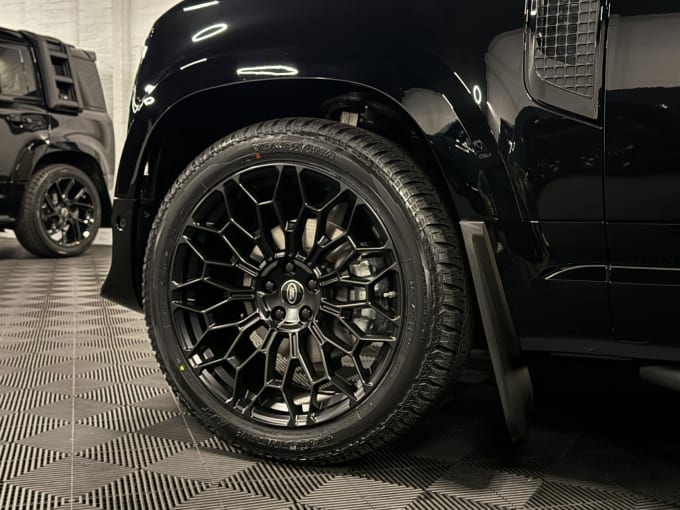 2025 Land Rover Defender 90