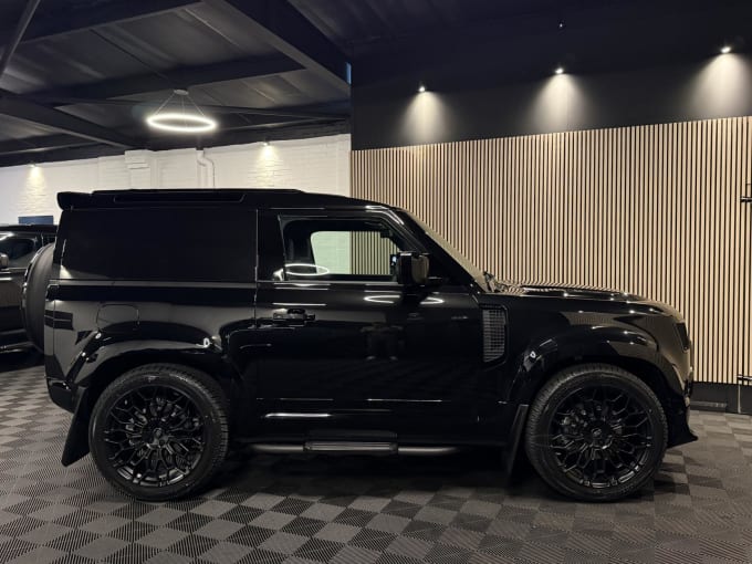 2025 Land Rover Defender 90