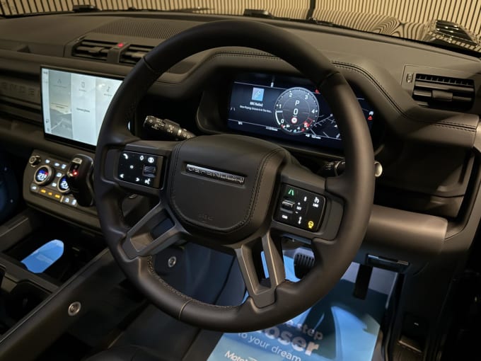 2025 Land Rover Defender 90