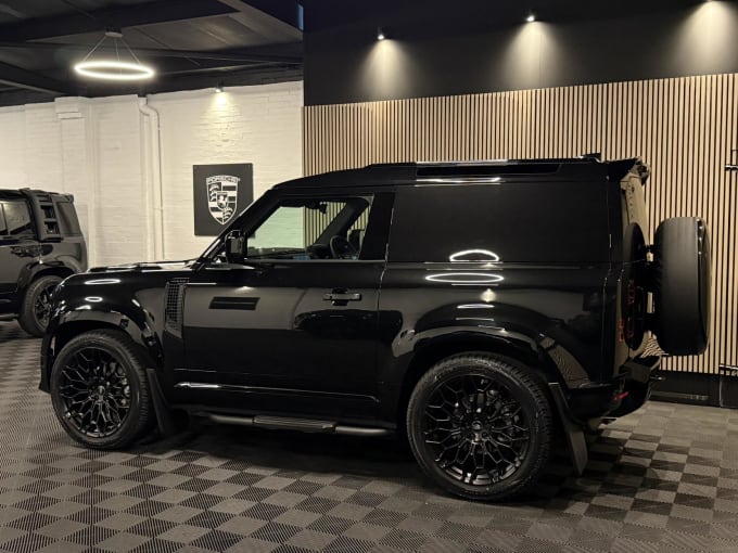 2025 Land Rover Defender 90