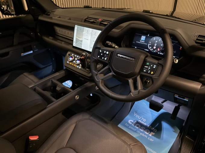 2025 Land Rover Defender 90
