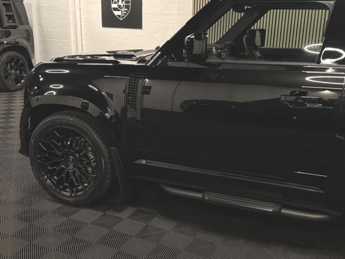 2025 Land Rover Defender 90