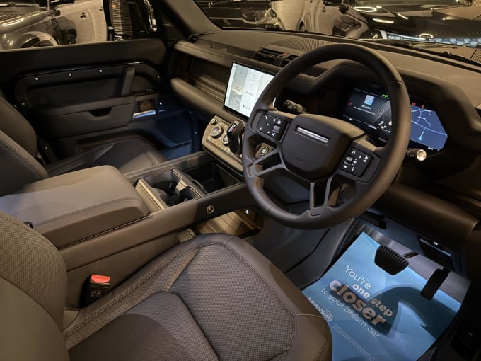 2025 Land Rover Defender 110
