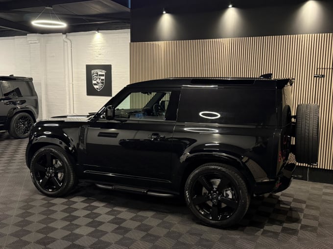 2025 Land Rover Defender 90
