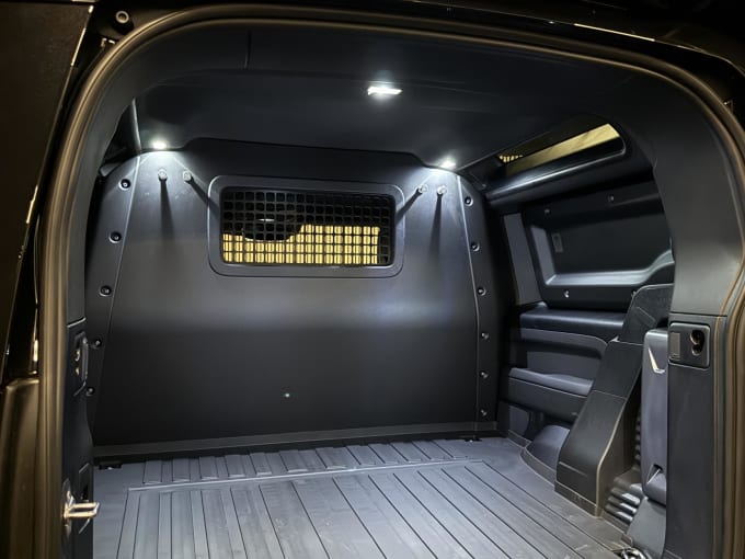 2025 Land Rover Defender 90