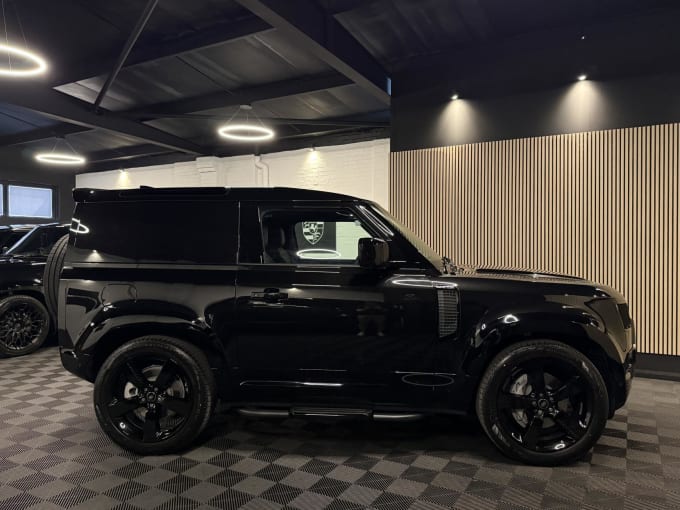 2025 Land Rover Defender 90