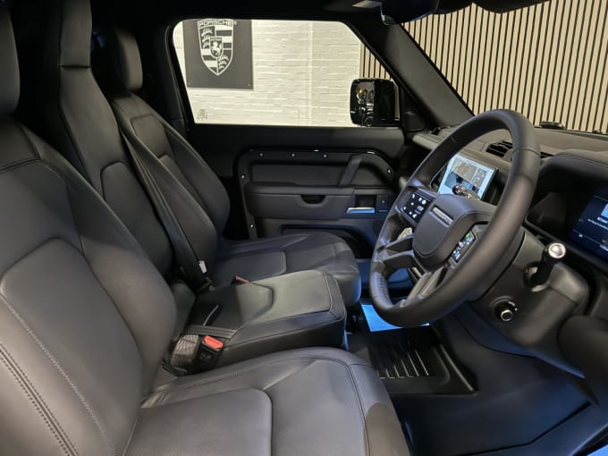 2025 Land Rover Defender 90