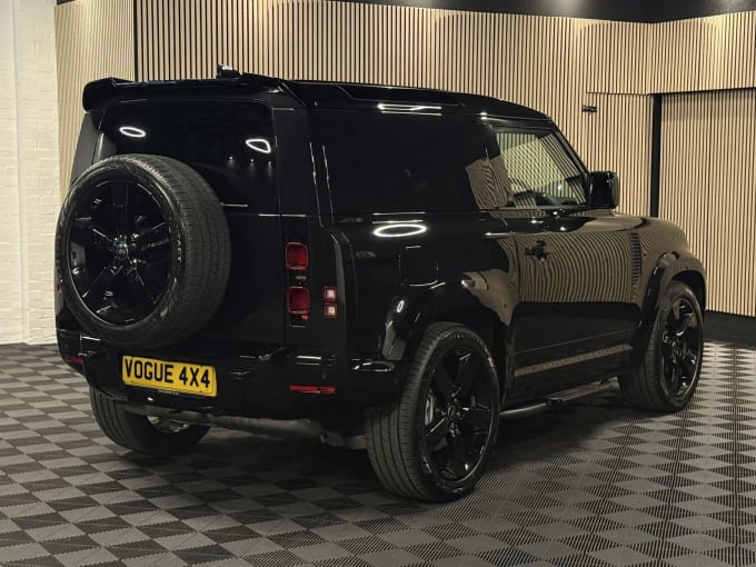 2025 Land Rover Defender 90