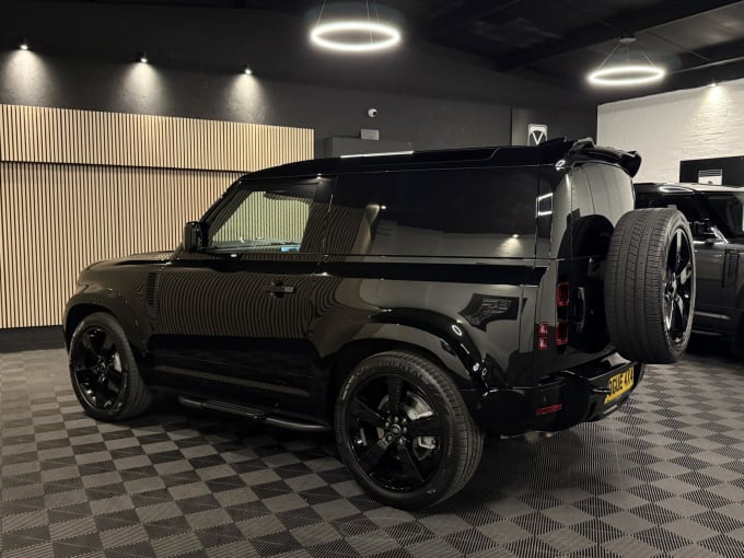 2025 Land Rover Defender 90