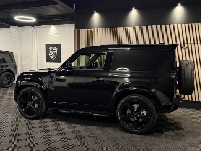 2025 Land Rover Defender 90