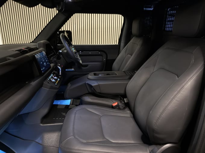 2025 Land Rover Defender 90