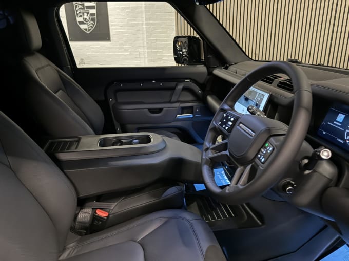 2025 Land Rover Defender 90