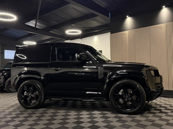 2025 Land Rover Defender 90