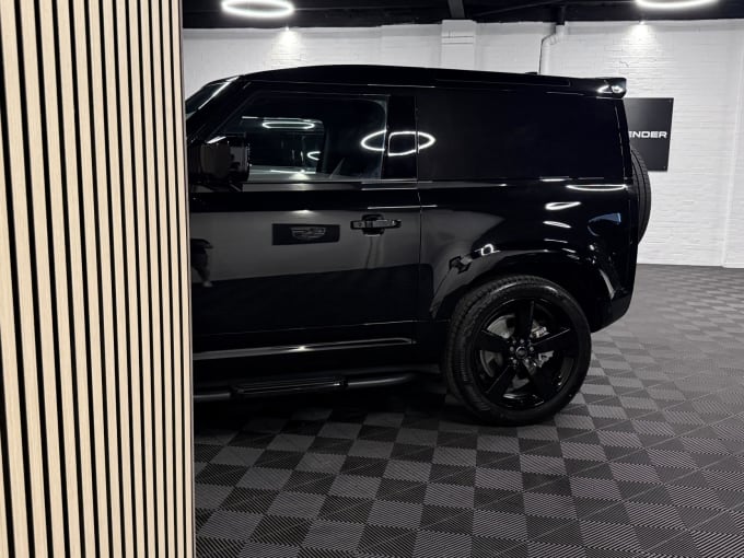 2025 Land Rover Defender 90