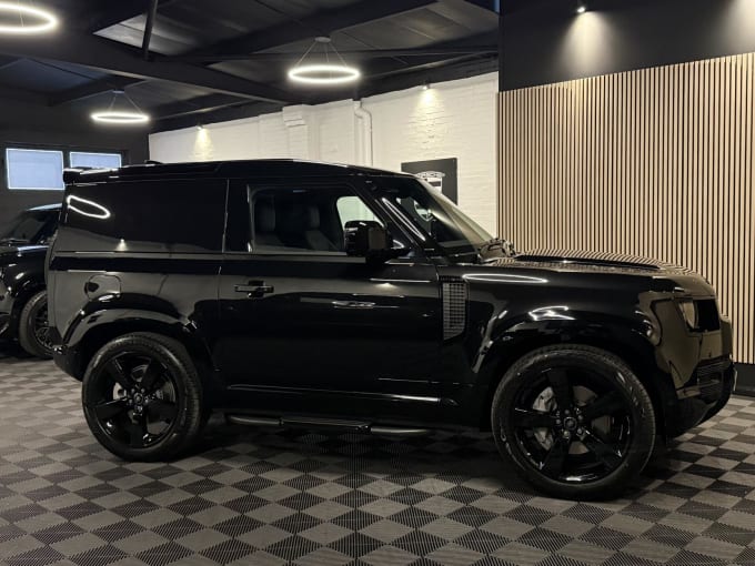 2025 Land Rover Defender 90