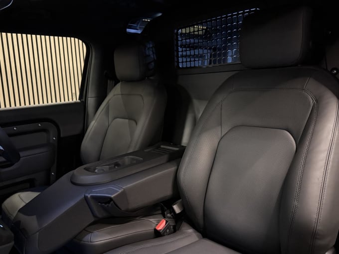 2025 Land Rover Defender 90