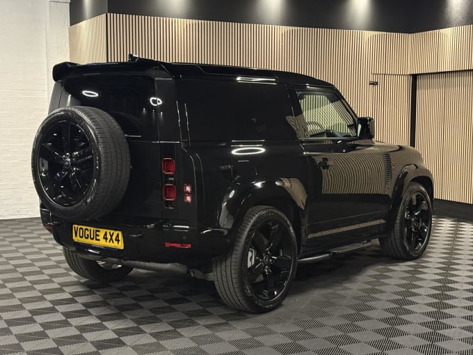 2025 Land Rover Defender 90