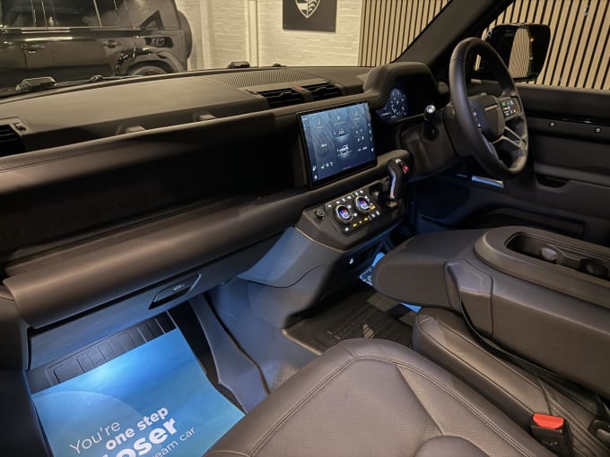 2025 Land Rover Defender 90