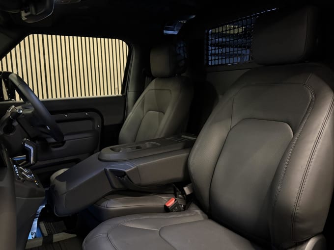 2025 Land Rover Defender 90