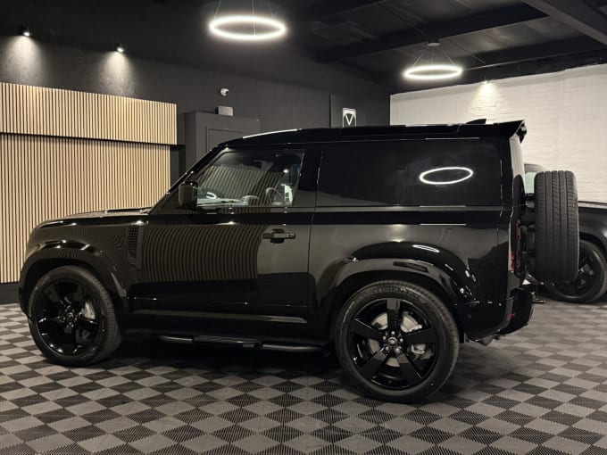 2025 Land Rover Defender 90
