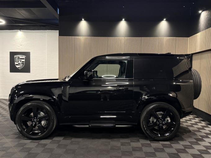 2025 Land Rover Defender 90