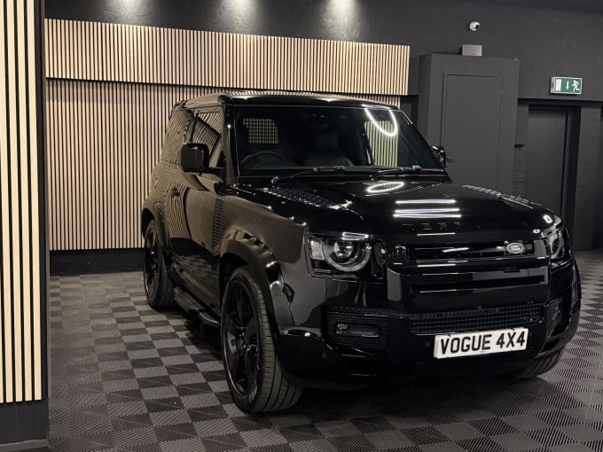 2025 Land Rover Defender 90