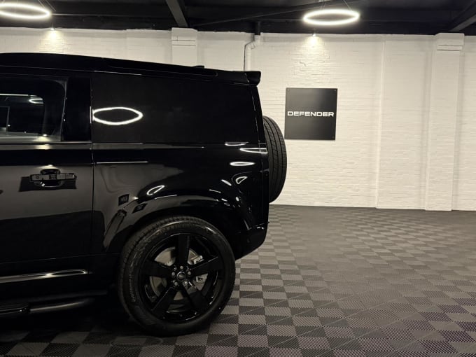2025 Land Rover Defender 90