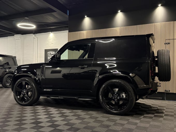 2025 Land Rover Defender 90