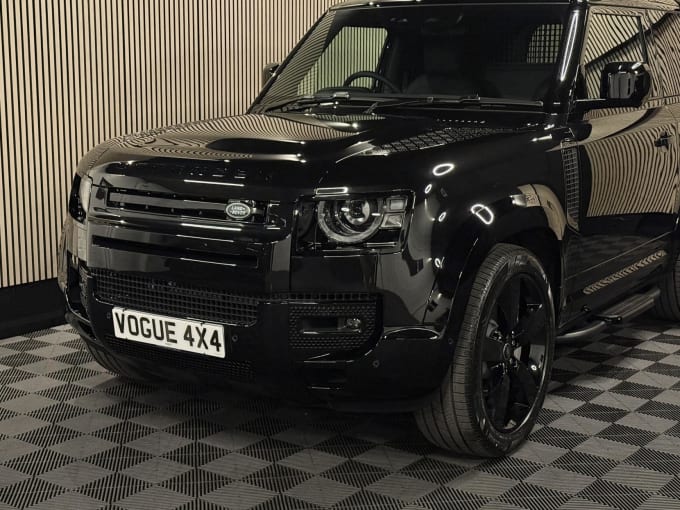 2025 Land Rover Defender 90