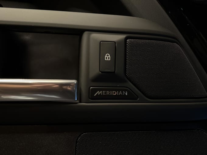 2025 Land Rover Defender 90