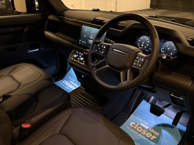2025 Land Rover Defender 90