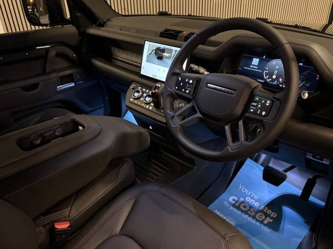2025 Land Rover Defender 90