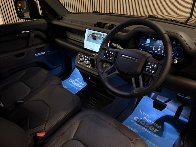 2025 Land Rover Defender 90