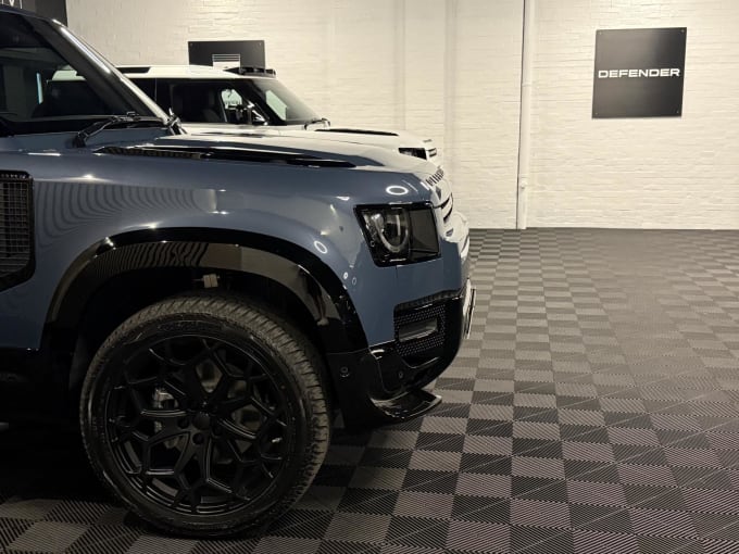 2025 Land Rover Defender 90