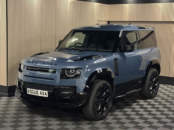 2025 Land Rover Defender 90