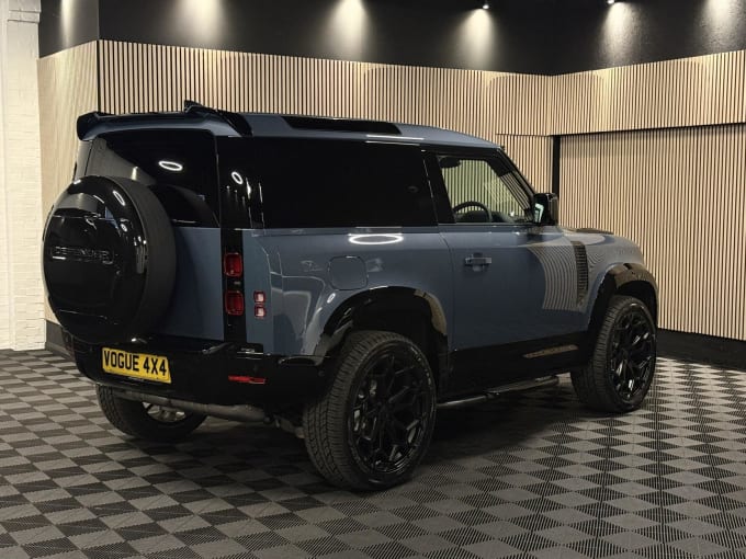 2025 Land Rover Defender 90