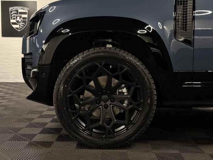 2025 Land Rover Defender 90
