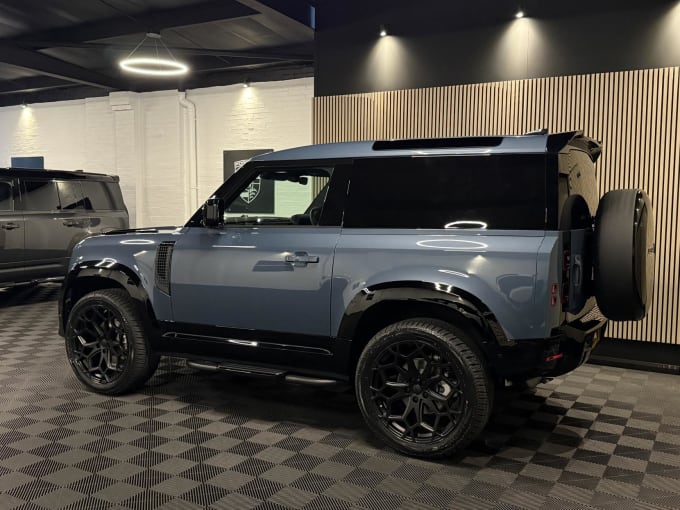 2025 Land Rover Defender 90