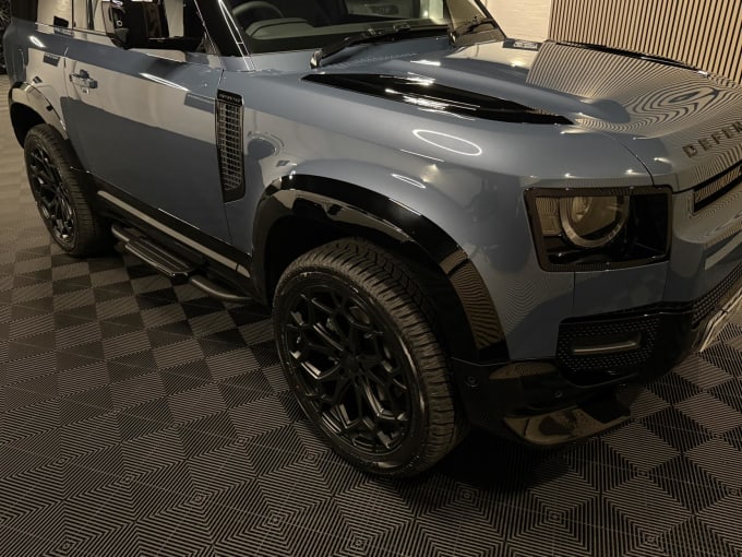 2025 Land Rover Defender 90
