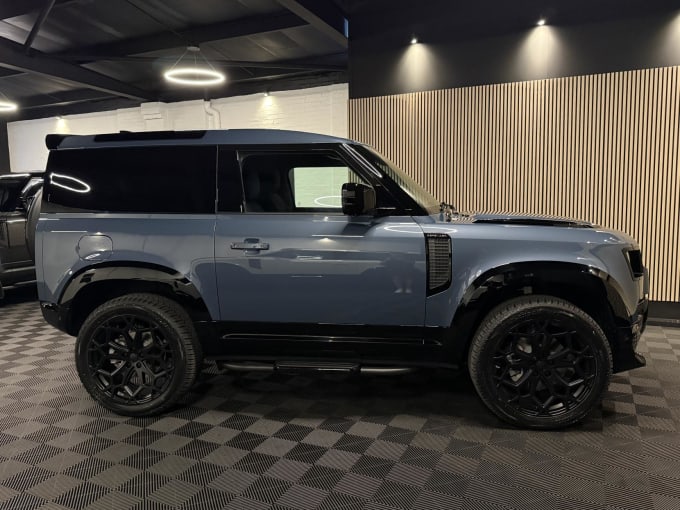 2025 Land Rover Defender 90