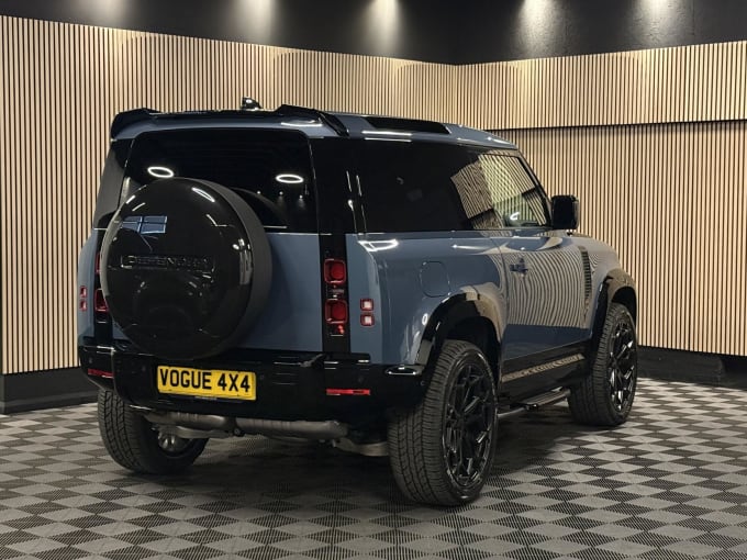 2025 Land Rover Defender 90