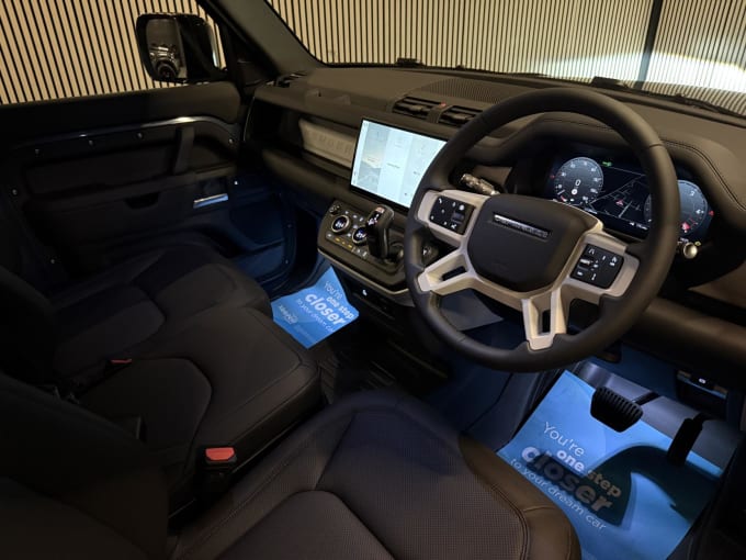 2025 Land Rover Defender 90