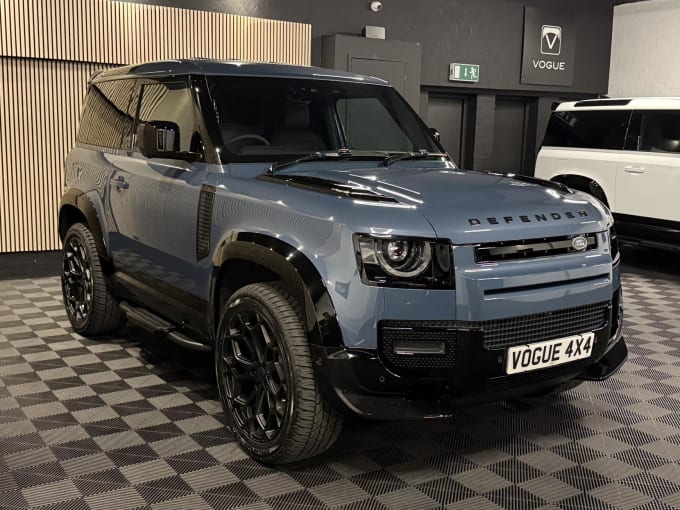 2025 Land Rover Defender 90