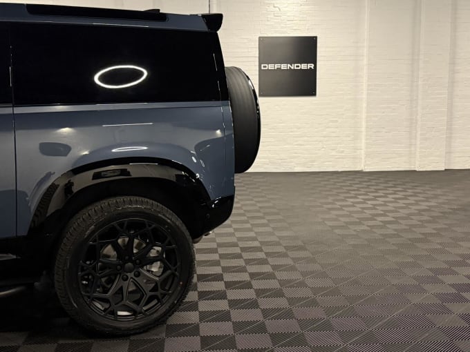 2025 Land Rover Defender 90