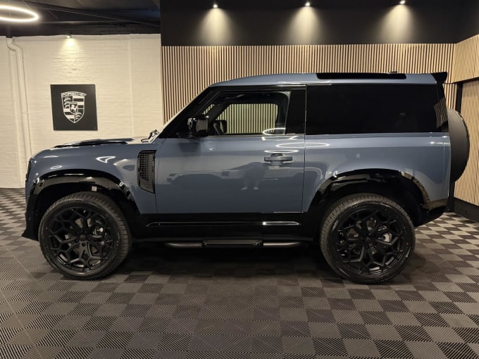 2025 Land Rover Defender 90