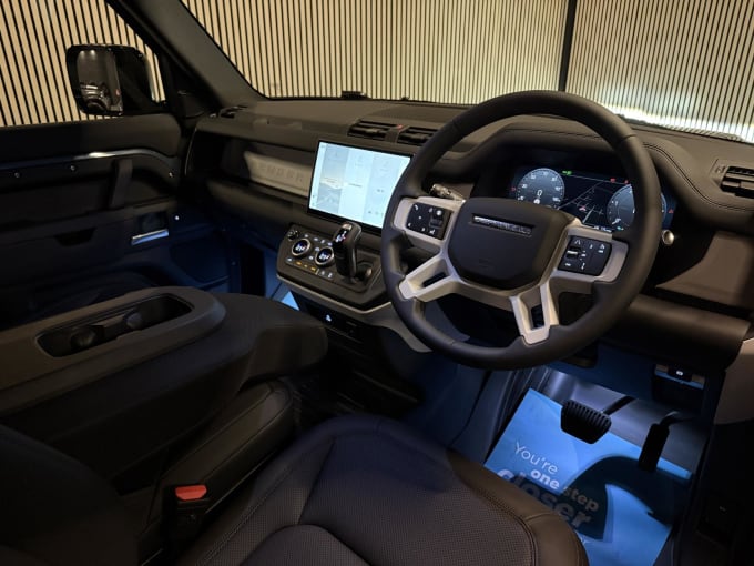 2025 Land Rover Defender 90