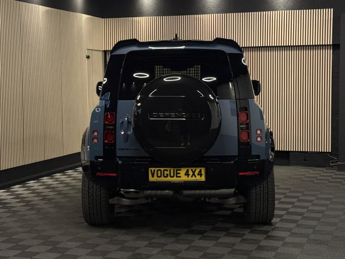 2025 Land Rover Defender 90