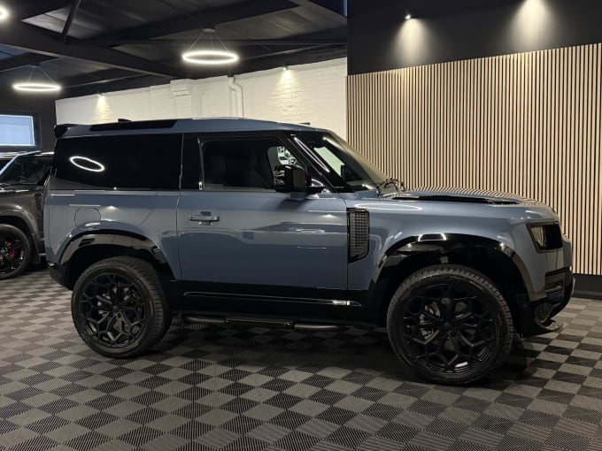 2025 Land Rover Defender 90