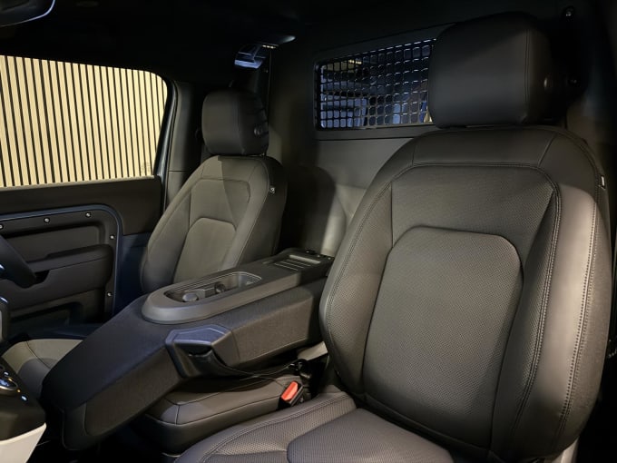 2025 Land Rover Defender 90